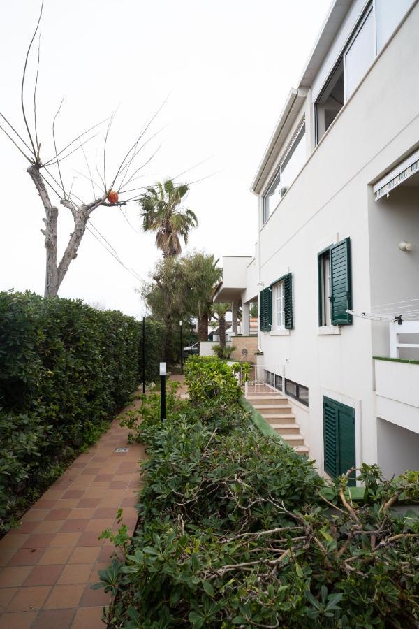 B&B Torre Azul Frontemare - Bisceglie Buitenkant foto