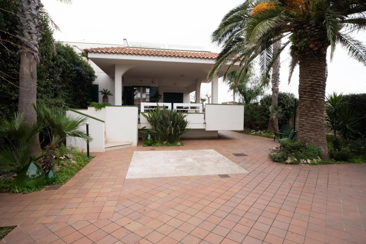 B&B Torre Azul Frontemare - Bisceglie Buitenkant foto